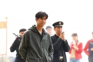 《一场雨的分镜》雨伞方向与风向矛盾的图文封面